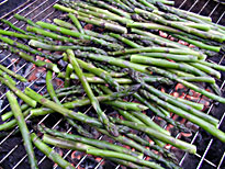 asparagus on the grill